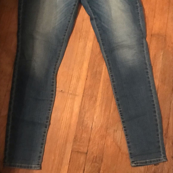 Signature by Levi Medium Wash Skinny Jeans - Picture 3 of 4